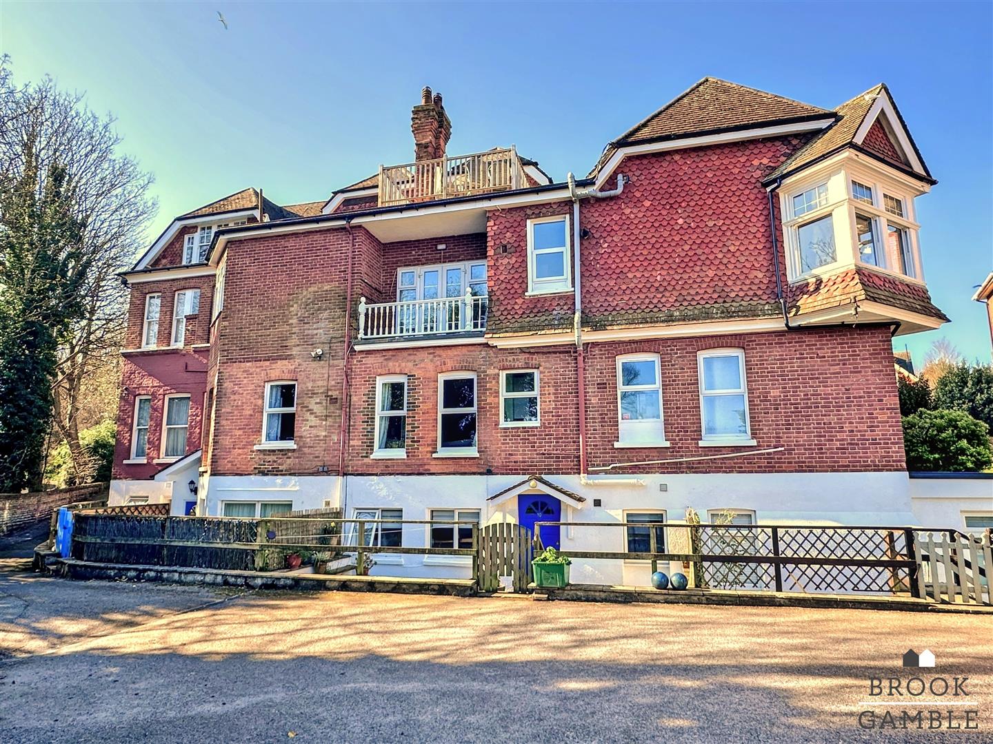 2 Bedroom Flat. Silverdale Road in Eastbourne,  18